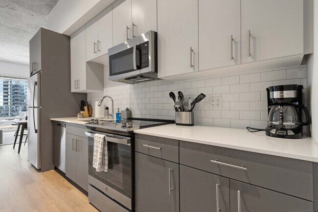 Building Photo - 853 W Blackhawk St