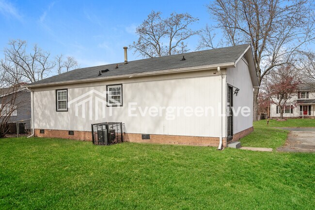 Building Photo - 2407 Phoenix Dr