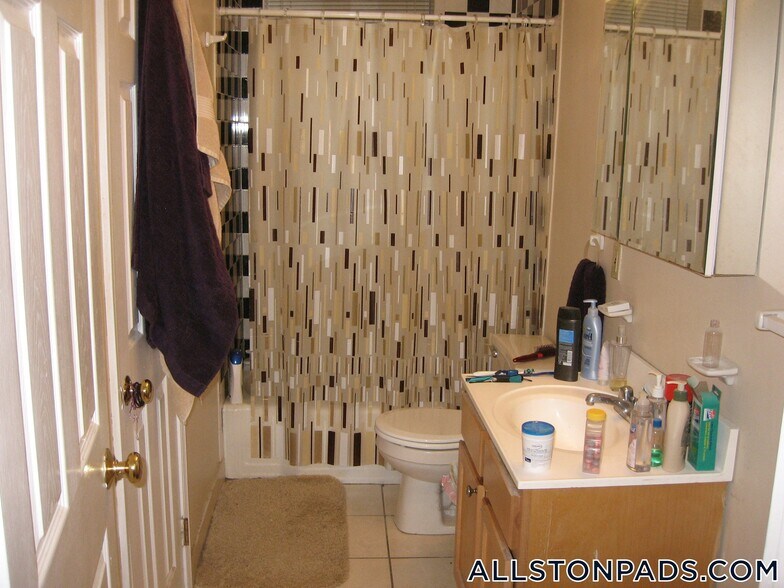 Building Photo - 15 N Beacon St