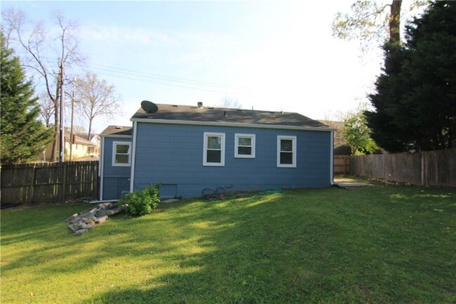 Building Photo - 1482 Dresden Dr NE