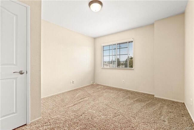 Building Photo - 1260 Highcliff Cir