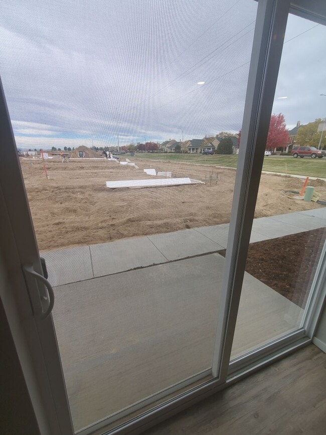 Building Photo - Updated and Bright 3 Bedroom Townhouse in Greeley!