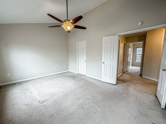 Building Photo - Charming 3 Bed 2.5 Bath Townhome With Pati...