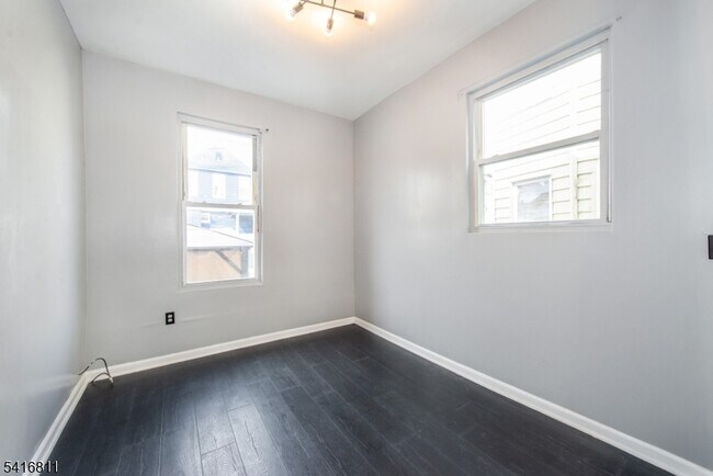 Building Photo - 59 Ellington St