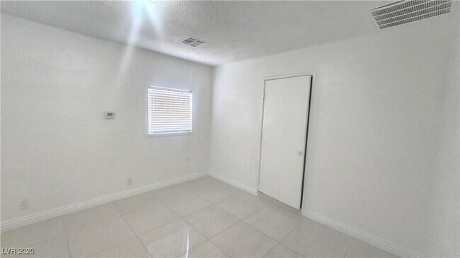 Building Photo - 4533 W Desert Inn Rd
