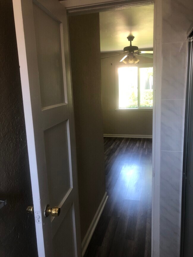 Building Photo - 1739 N Hollywood Way