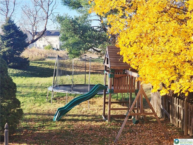 Building Photo - 241 Willow St