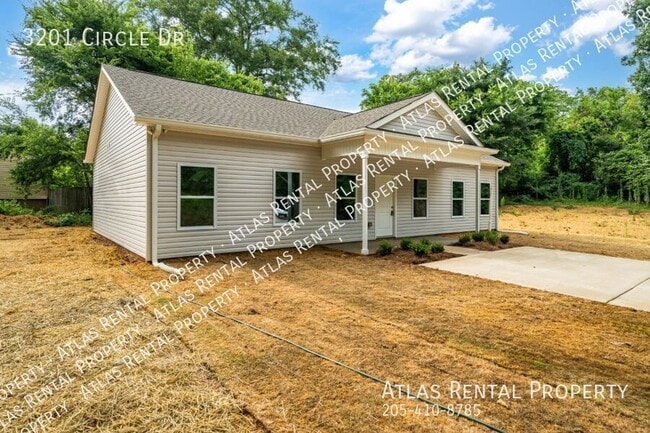 Building Photo - 3201 Circle Dr