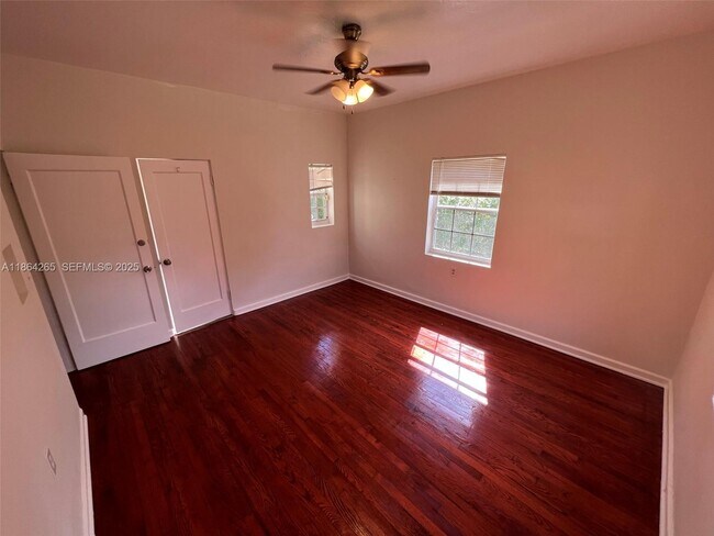 Building Photo - 695 NE 81st St