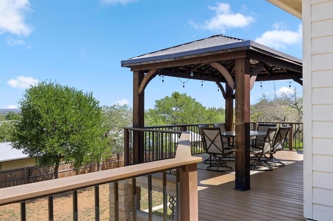 Building Photo - 104 Kings Way