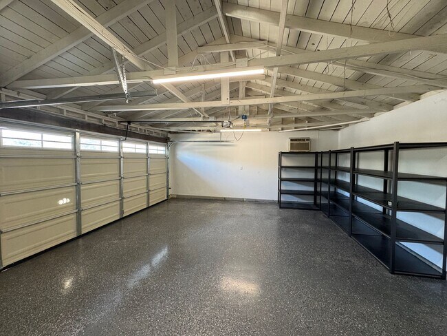 Building Photo - Beautiful 4Bd/2Ba Home w/Pool, Fully Fenced Large Backyard in Corona!