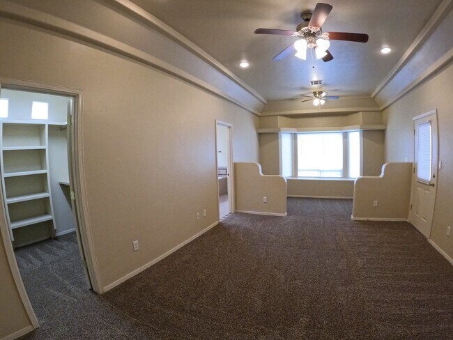 Building Photo - 2210 Dakota Dr