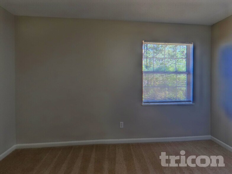 Building Photo - 5 High Glen Ct