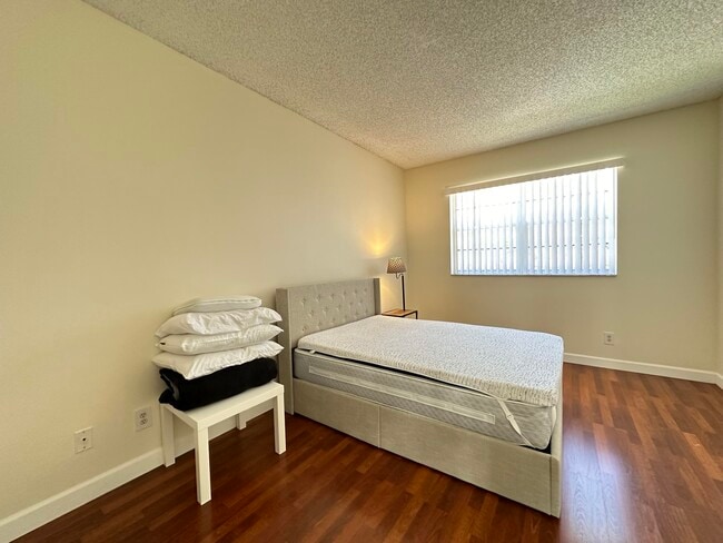 Building Photo - 731 Cypress Ln