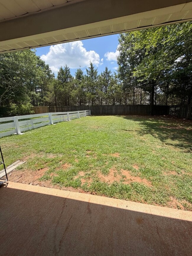 Building Photo - 2107 Fairway Ct SE
