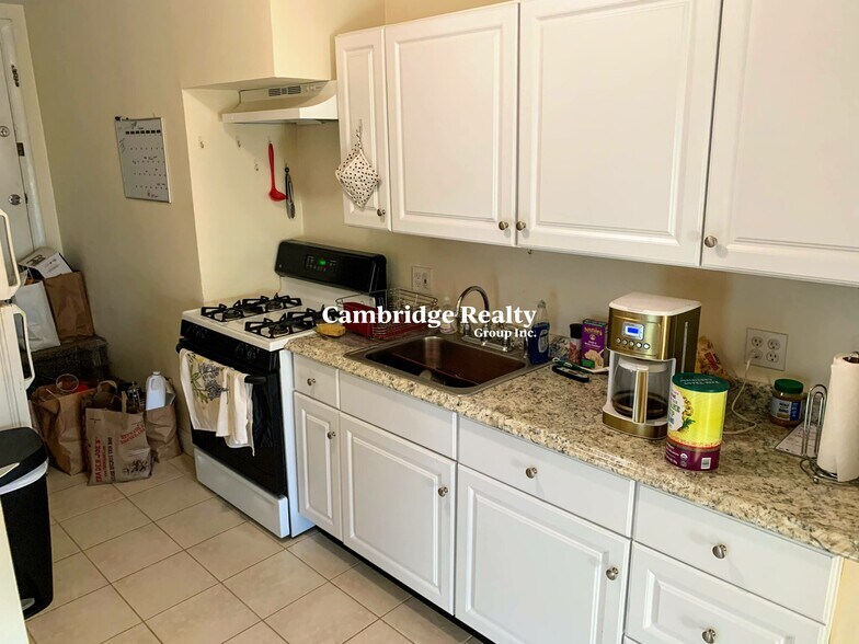 Building Photo - 70 Craigie St