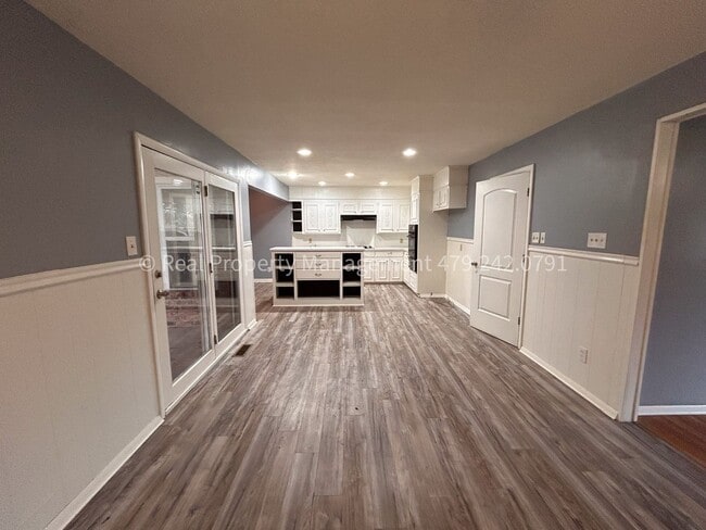 Building Photo - 1901 S 72nd St