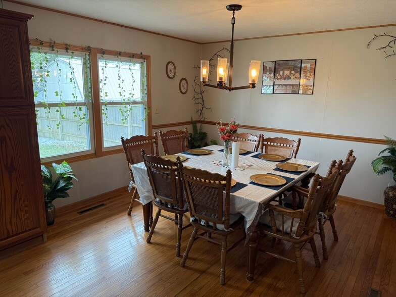 Building Photo - 2225 Yount St