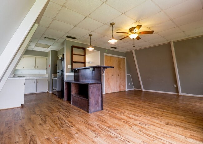 Building Photo - 2 Bed/1 Bath House