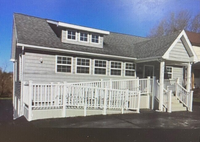 Primary Photo - 711 N Leroy St