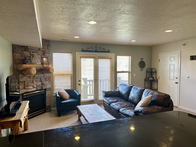 Building Photo - 3555 N Fox Run Dr