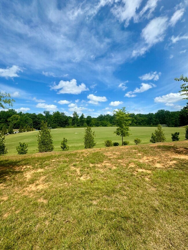 Building Photo - Beautiful 5BR/3BA Home in Holcomb Woods