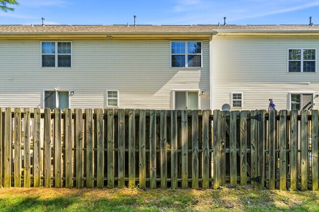 Building Photo - 1113 Green Knoll Dr