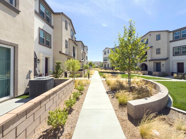 Building Photo - ~ AVAILABLE NOW ~ New Construction Home for Rent in the NEW Heirloom Farms Community in Temecula!