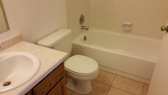 Building Photo - 2114 W Monona Dr