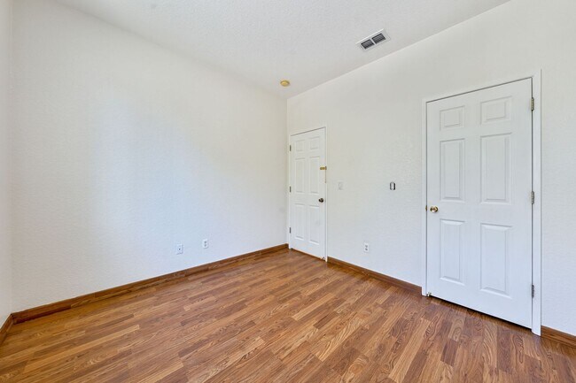 Building Photo - Spacious 4-Bedroom Home, Beautifully Maint...