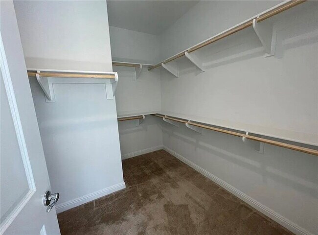 Building Photo - 20814 Bur Oak Cir