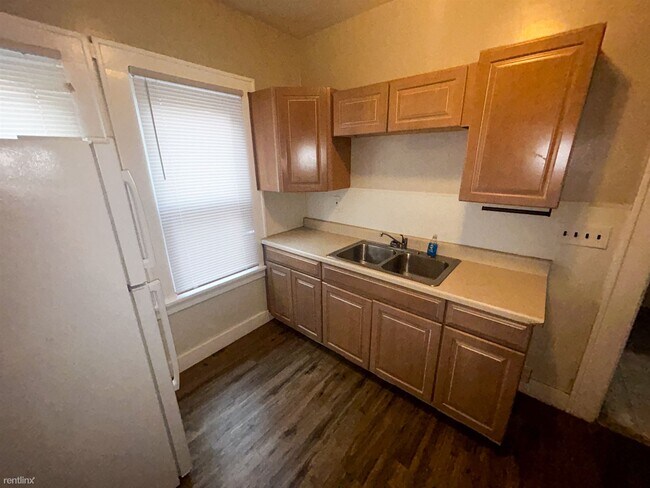 Building Photo - 2 br, 1 bath Duplex - 390 East 162nd Stree...