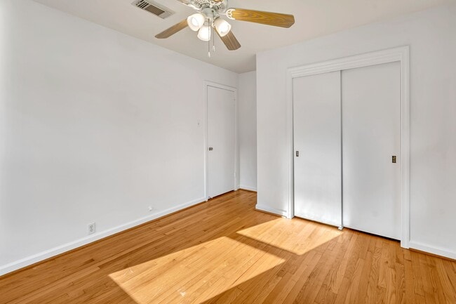 Building Photo - 1027 W 31st St