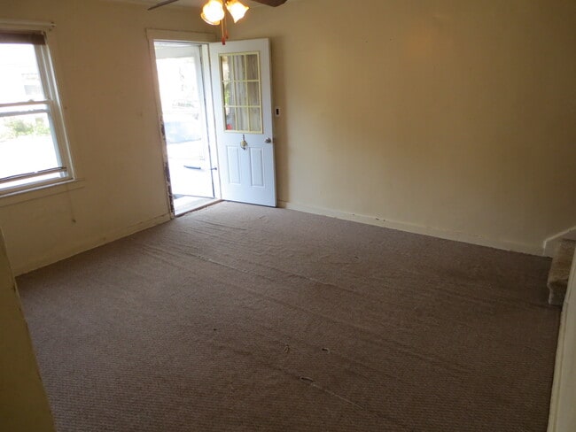 Building Photo - 339 Hemlock Dr