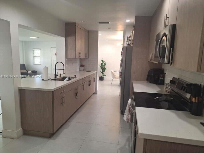 Building Photo - 13437 SW 44th Ln