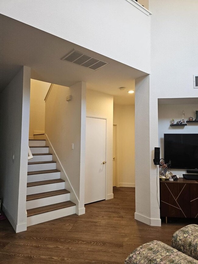 Building Photo - Modern 3BD/3BA Townhouse in Prime Union Ci...