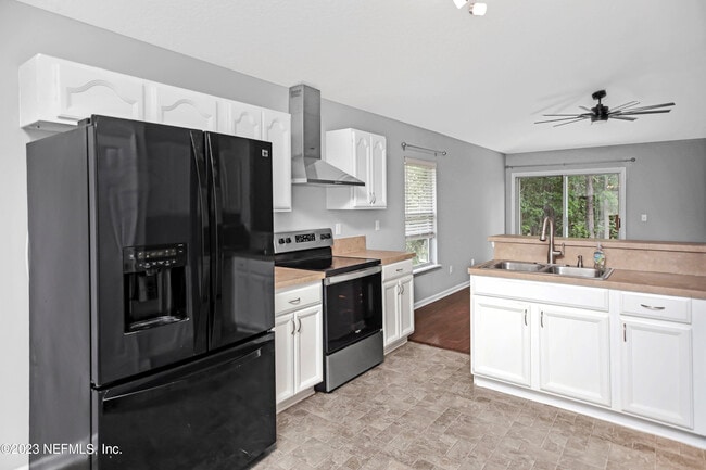 Building Photo - 2167 S Cranbrook Ave