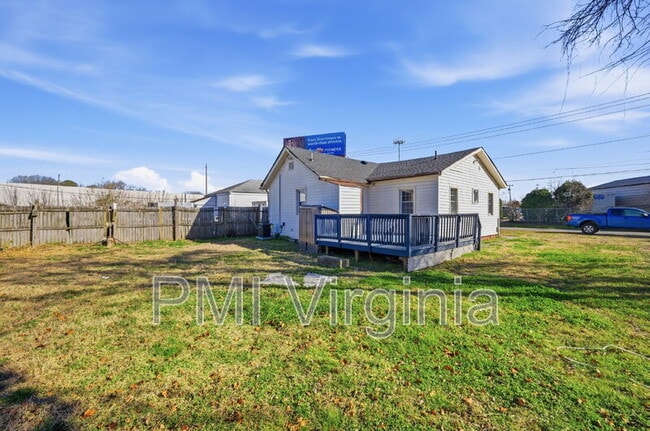 Building Photo - 402 Heffelfinger St