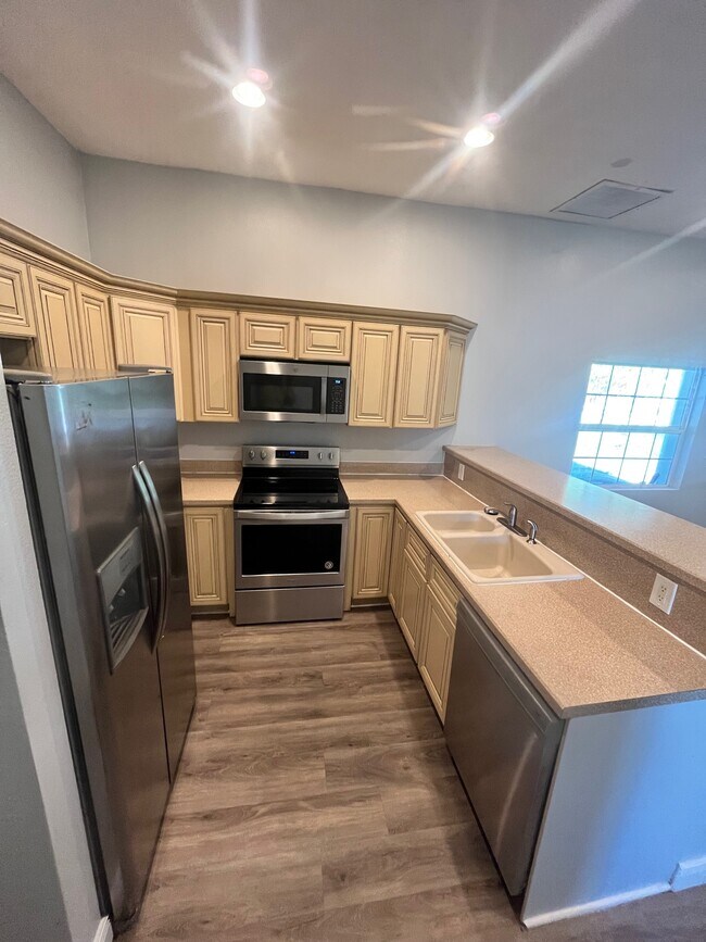 10307 Timmons Rd 10307 Timmons Rd Thonotosassa FL 33592 Apartment