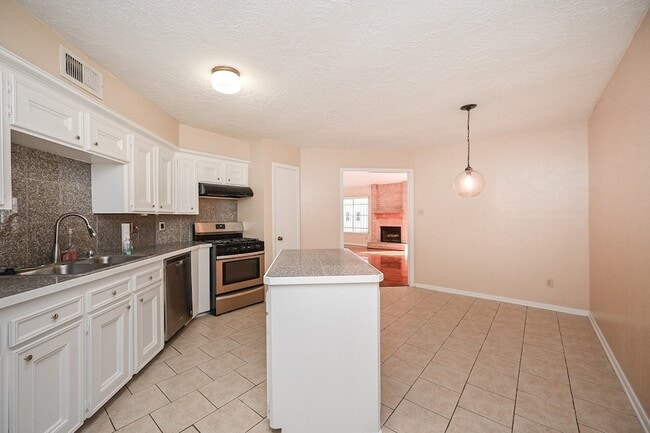 Building Photo - 7918 Chancel Dr