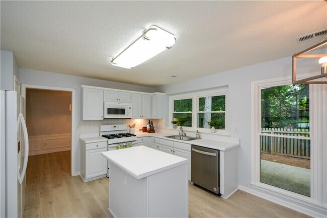 Building Photo - 9050 Brockham Way