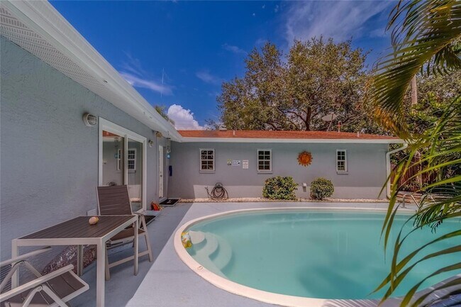 Building Photo - 10842 61st Ave