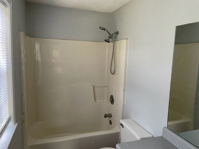 Building Photo - 12 Thomas Crossing Dr