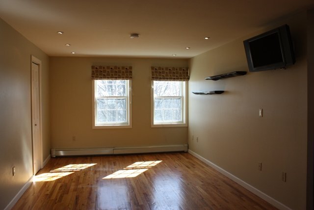 Building Photo - 16 Clarmore Dr