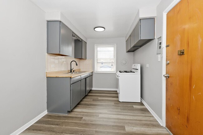 Interior Photo - 7770-78  S South Shore Drive Chicago, IL 6...