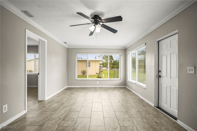 Building Photo - 2210 Parkview Dr