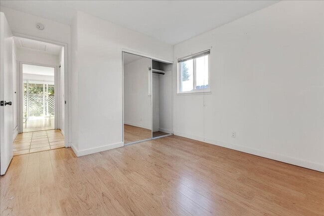 Building Photo - Three bedroom Carmel Home near ocean - Early May