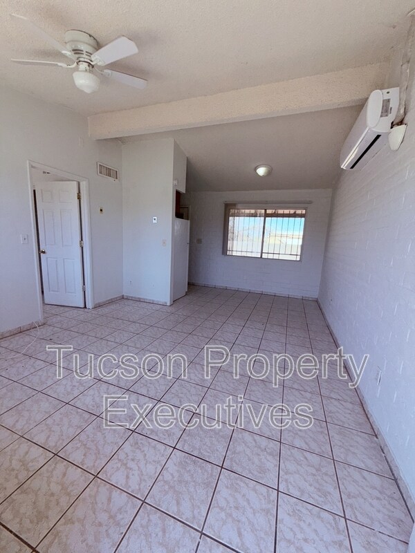 Building Photo - 5752 S Park Ave