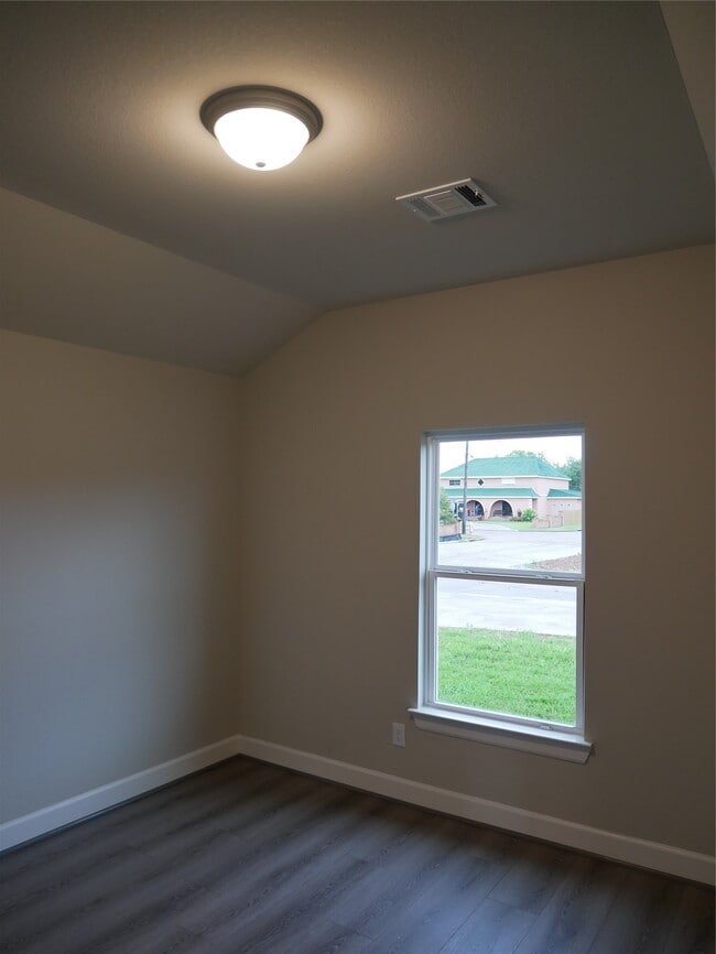 Building Photo - 1621 La Delle St