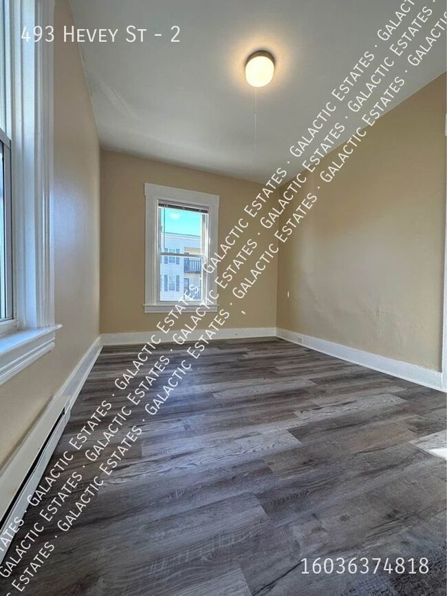 Building Photo - 493 Hevey St